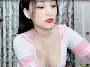 Xem tình nhân xinh da trắng lắc cặp mông hư hỏng