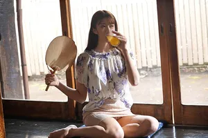 Mùa hè buồn chán ở quê đụ cô vợ nhà kề bên thiếu thốn vì lấy anh xã già