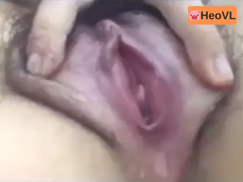 Nhân tình show cận cảnh bím đang thở